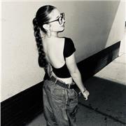 Joven estudiante a la que le encantan los niños y aprender cosas nuevas, me gustaría dar clase a niños pequeños.